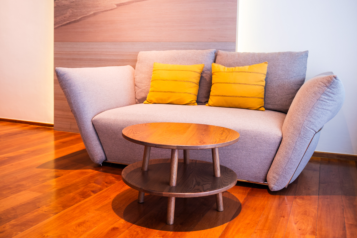 chatgptHello! How may I assist you today因为新婚新郎自然得给新娘一个承诺表达此生唯一的意愿。所以我给我的家具品牌取名为此森唯一家具或者 唯依家具你扮演钟睒睒另外取一个品牌名并且做出分析