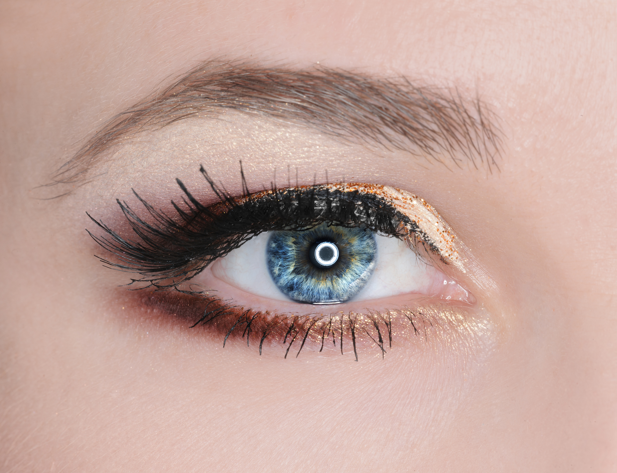 你好我想要一篇小红书文案内容是推荐一款颜色很自然的美瞳