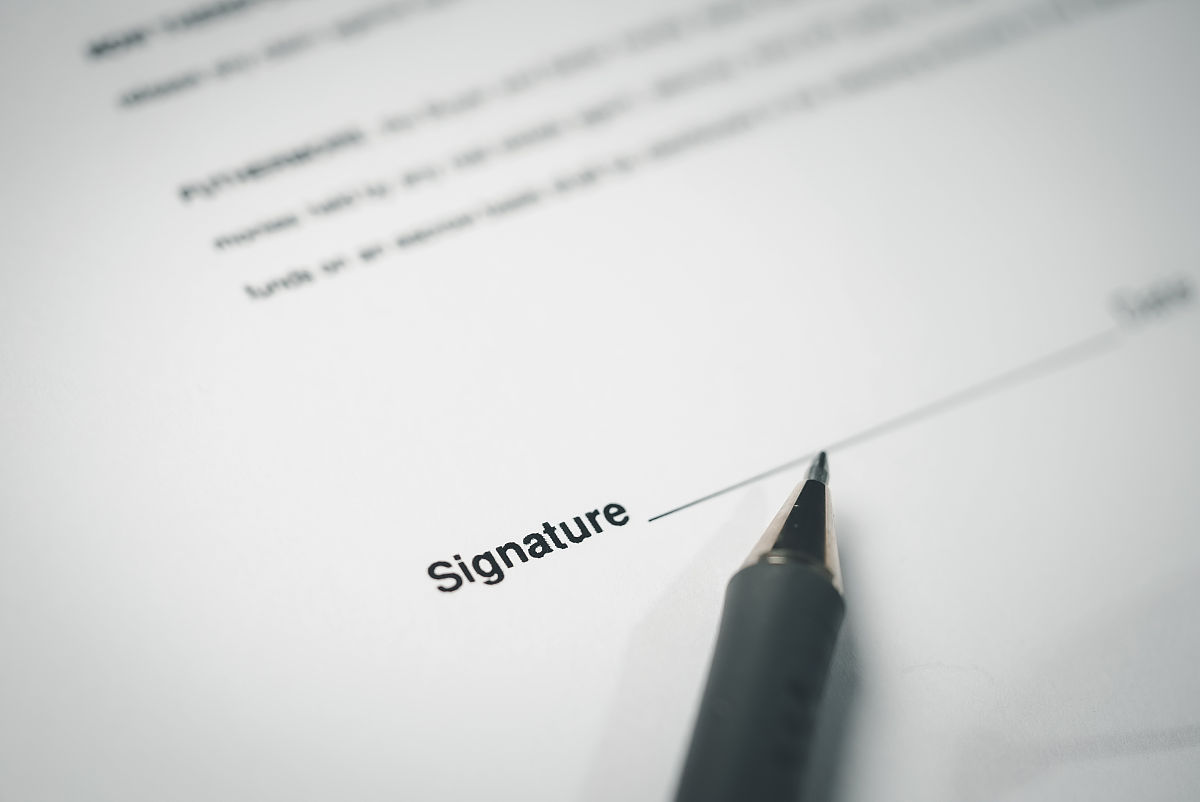 作为一位专业的文字工作者请写一段关于目前部门学习《关于加强重要合同协议法律审核的通知》的作用和意义字数150字左右