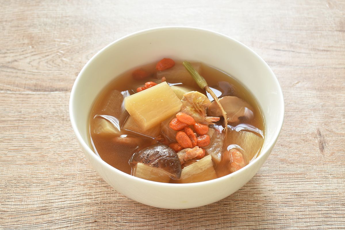 白萝卜,虾仁,黑蘑菇,枸杞,姜汤