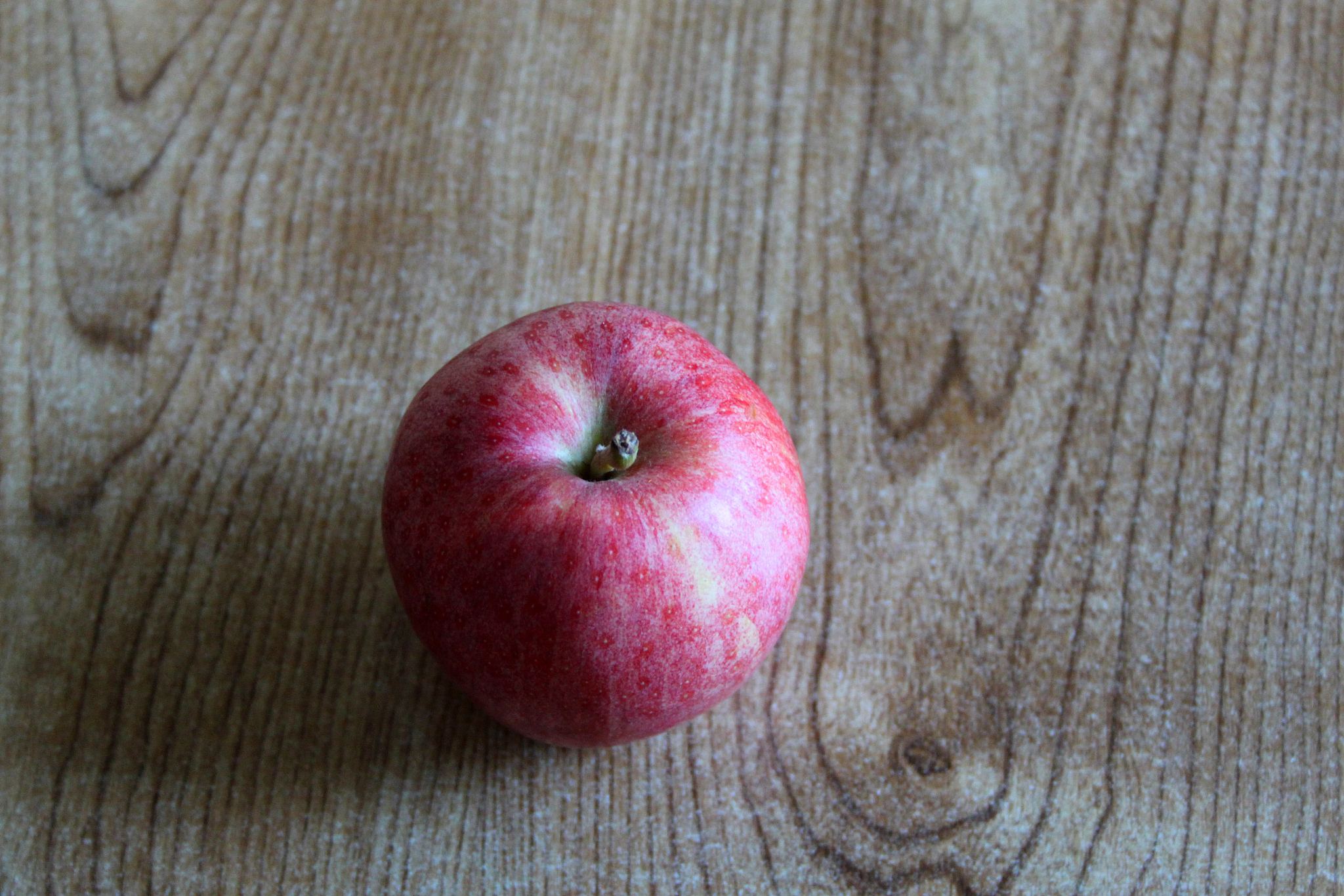 red apple
