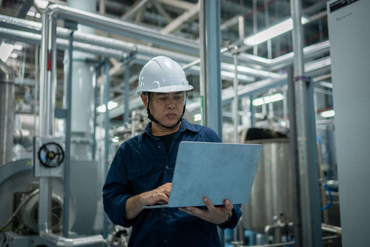 阐述化工企业一线领导对工人职业健康管理的影响研究背景500字