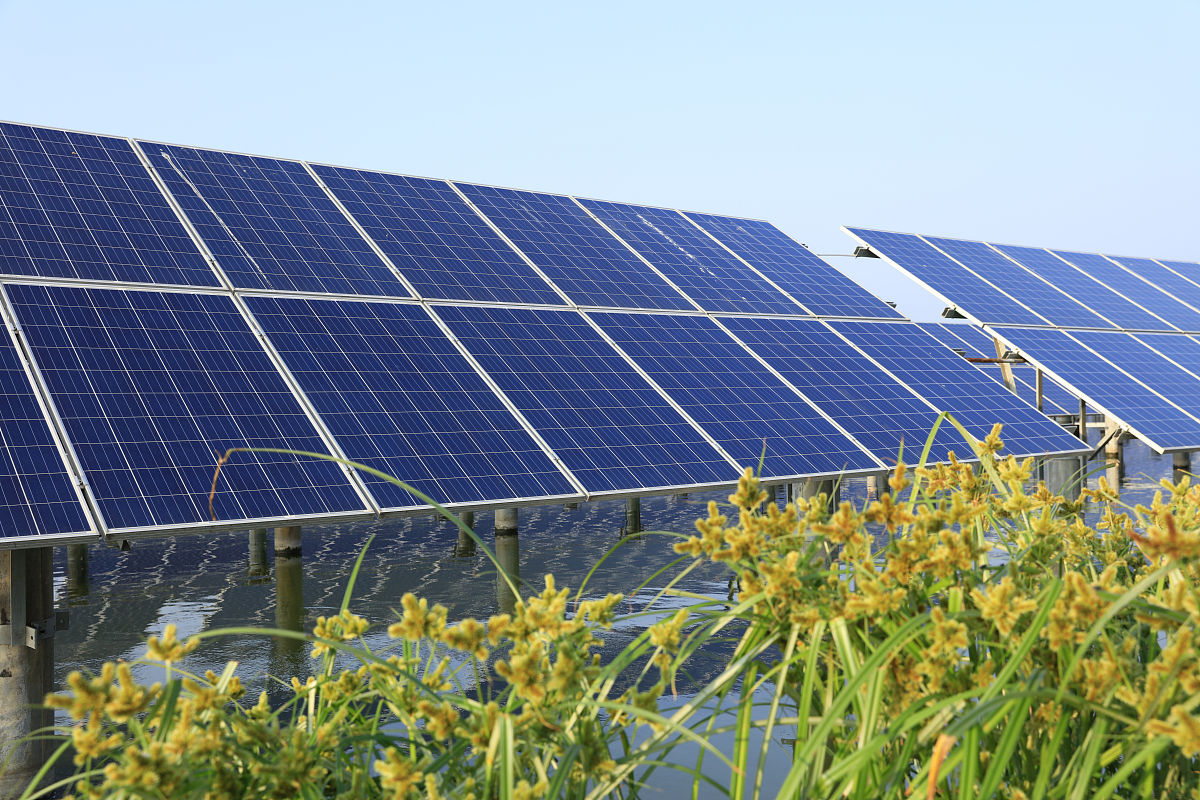 油田光伏发电技术应用：节能降耗，绿色环保