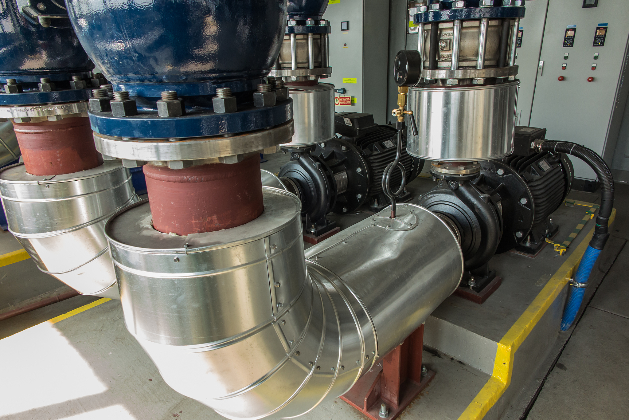 9000米管子需要多大水泵帮我用230字详细描述