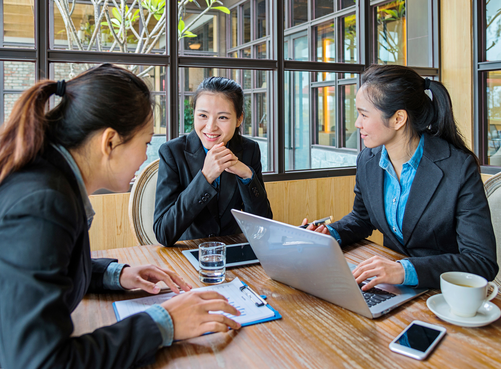 办公室文员社会实践：职场技能与挑战探究