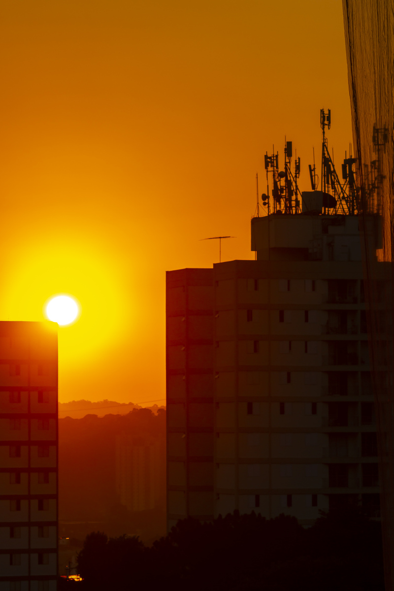 日出日落时的光线特点