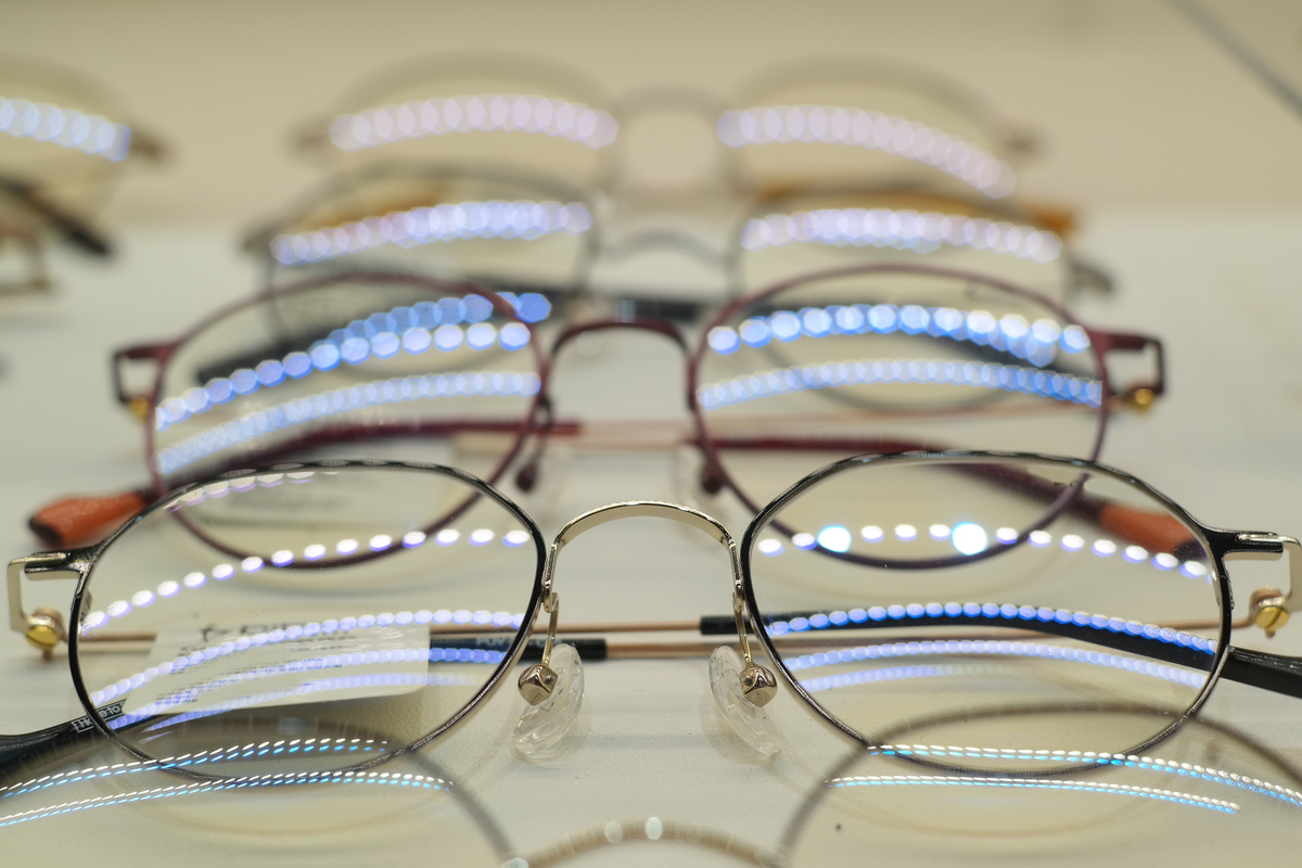 智能变焦老花镜是真的吗