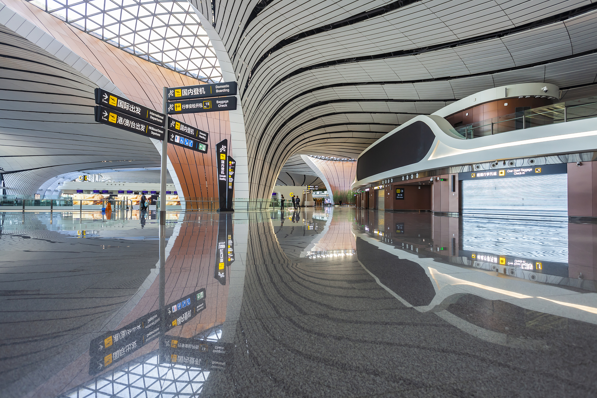 参观新机场有感：现代化、科技感、服务完善，体验非凡旅程