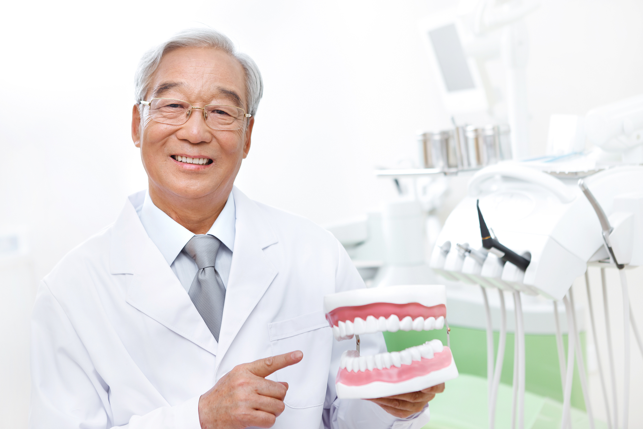 看牙医在国内去哪家医院比较好？哪个人比较有名？