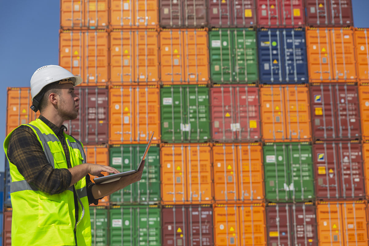 你正在进行某水泥厂新建项目的安全评价。请进行安全评价结论写成一段话格式不少于1000字。