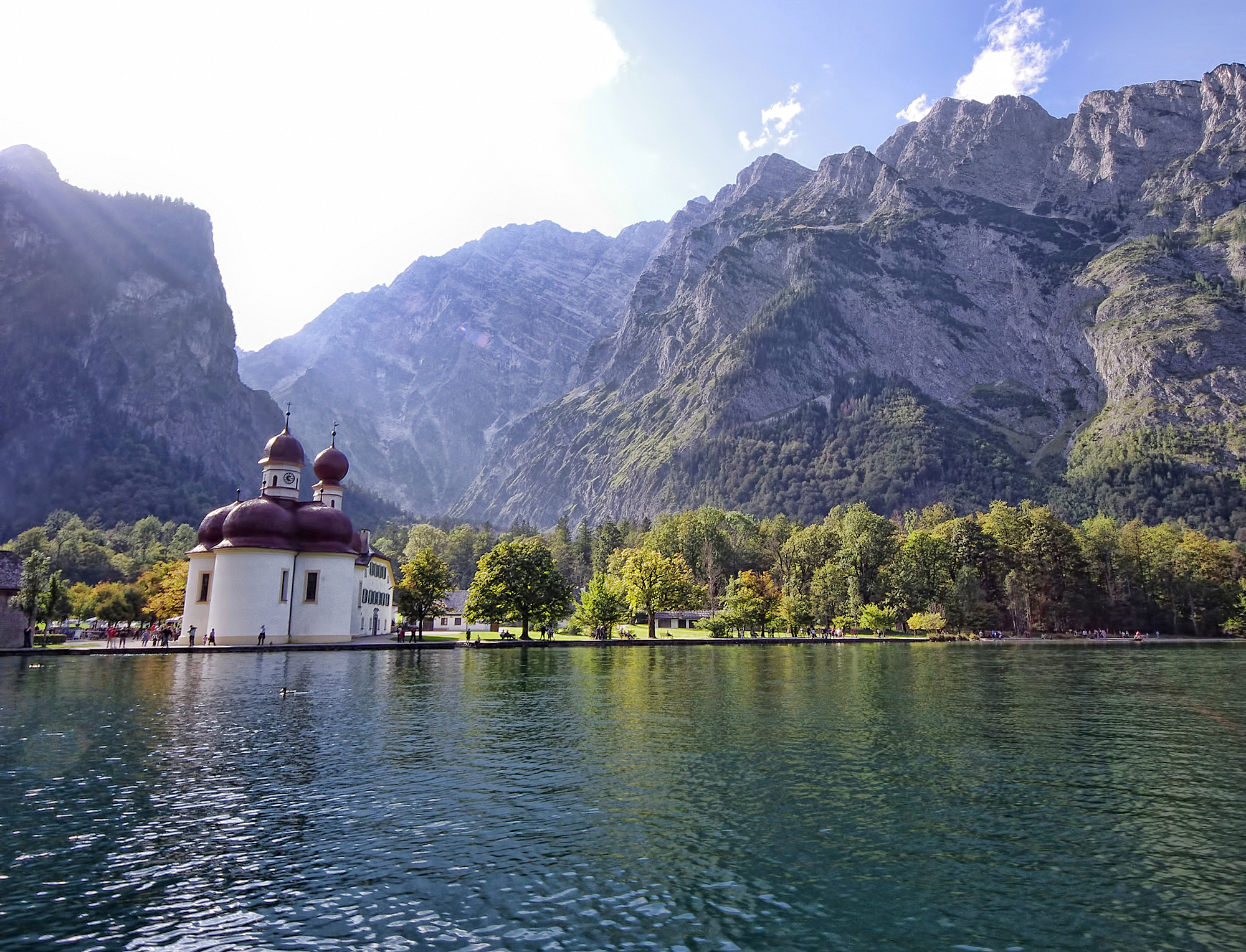 请帮我写一份2000字的AE影视特效实训报告包括主要内容、完成情况、心得体会