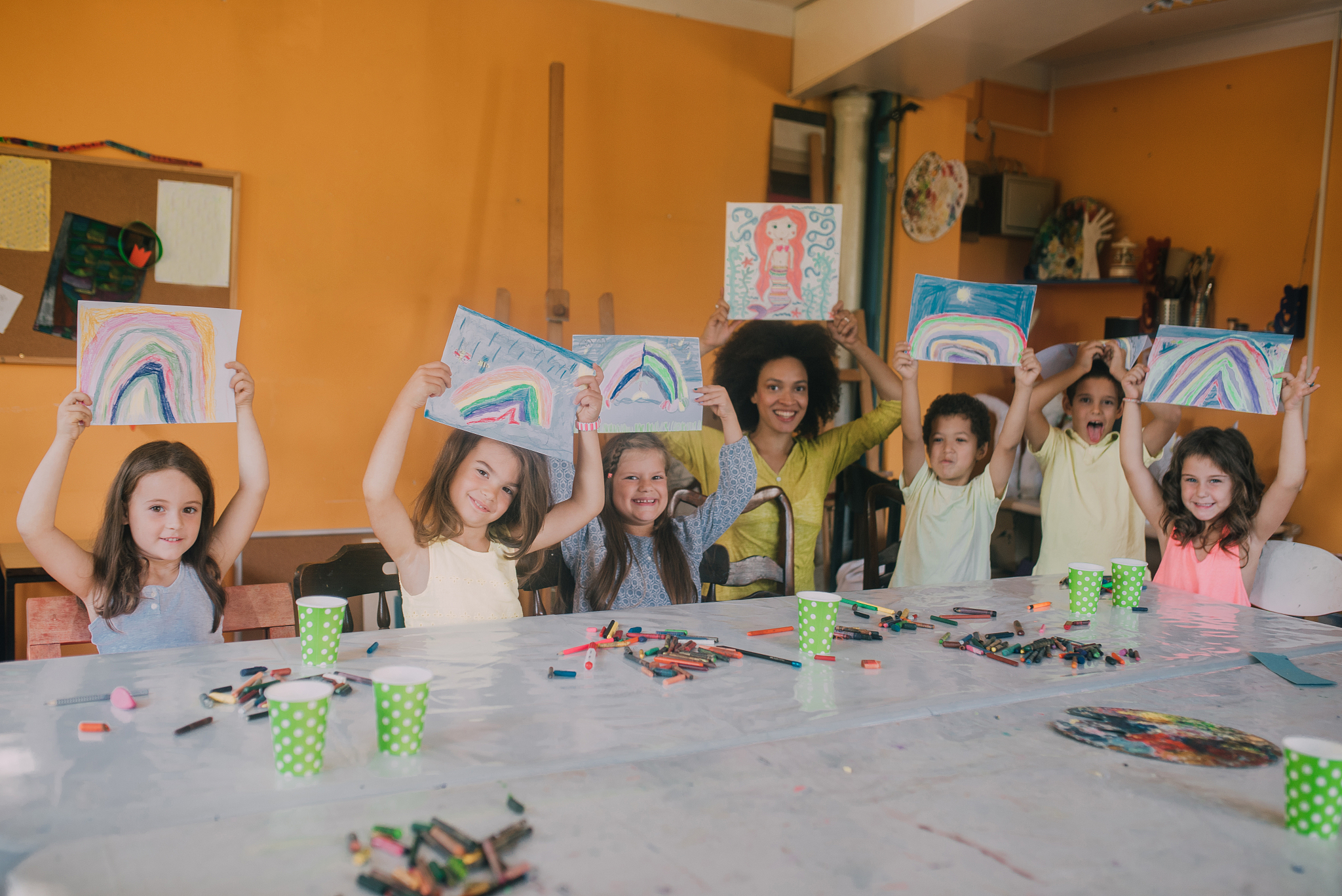 画室学生线下娱乐活动如套圈套画材砸金蛋得盲盒以此为例再多举例一些继续回答