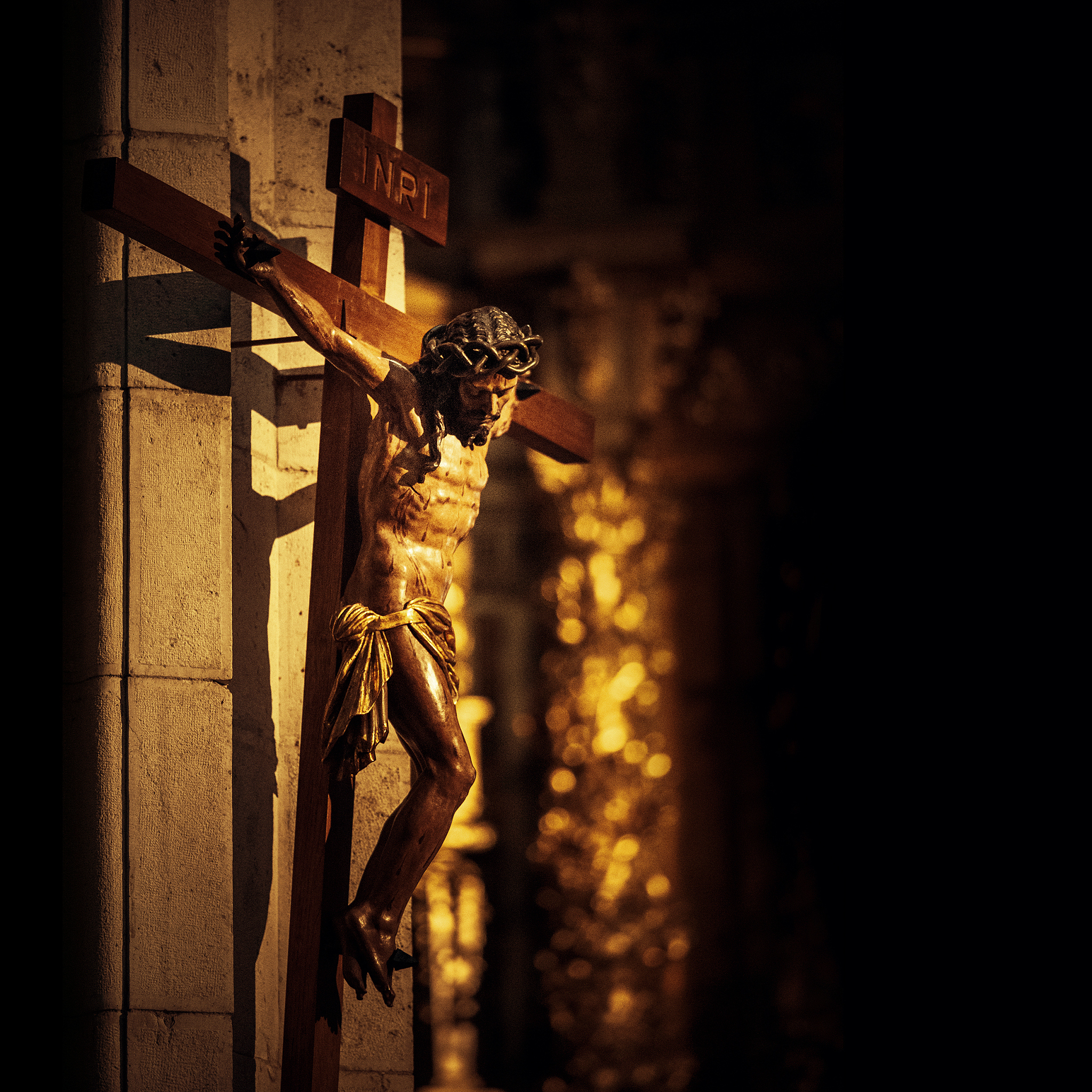 我需要构思一个故事关于西西弗斯和镜子的故事用两人的对话回答镜子里可以显现每个人最害怕的人或事情