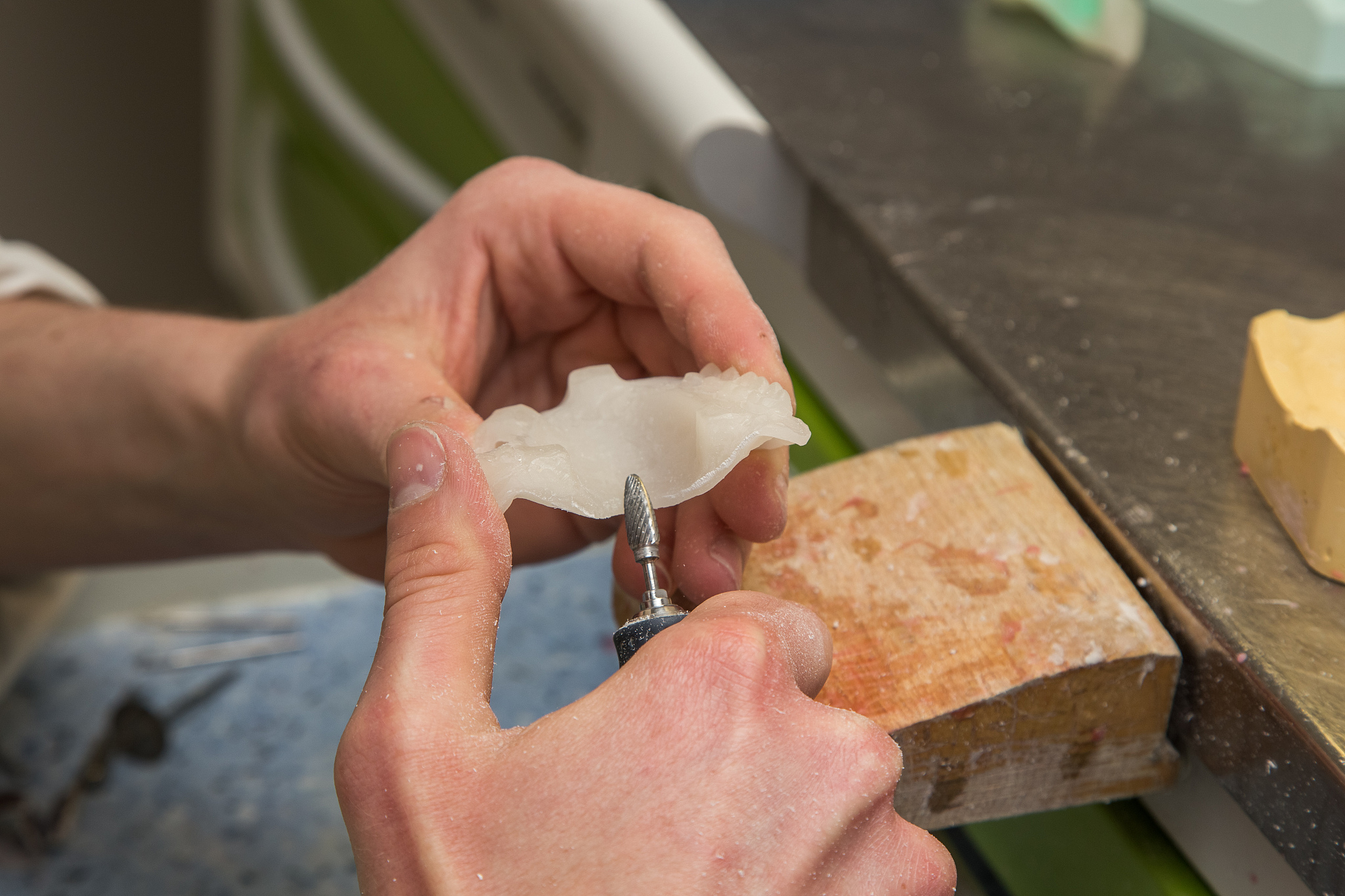 贵州职校口腔工艺专业就业前景好吗？就业率怎么样？