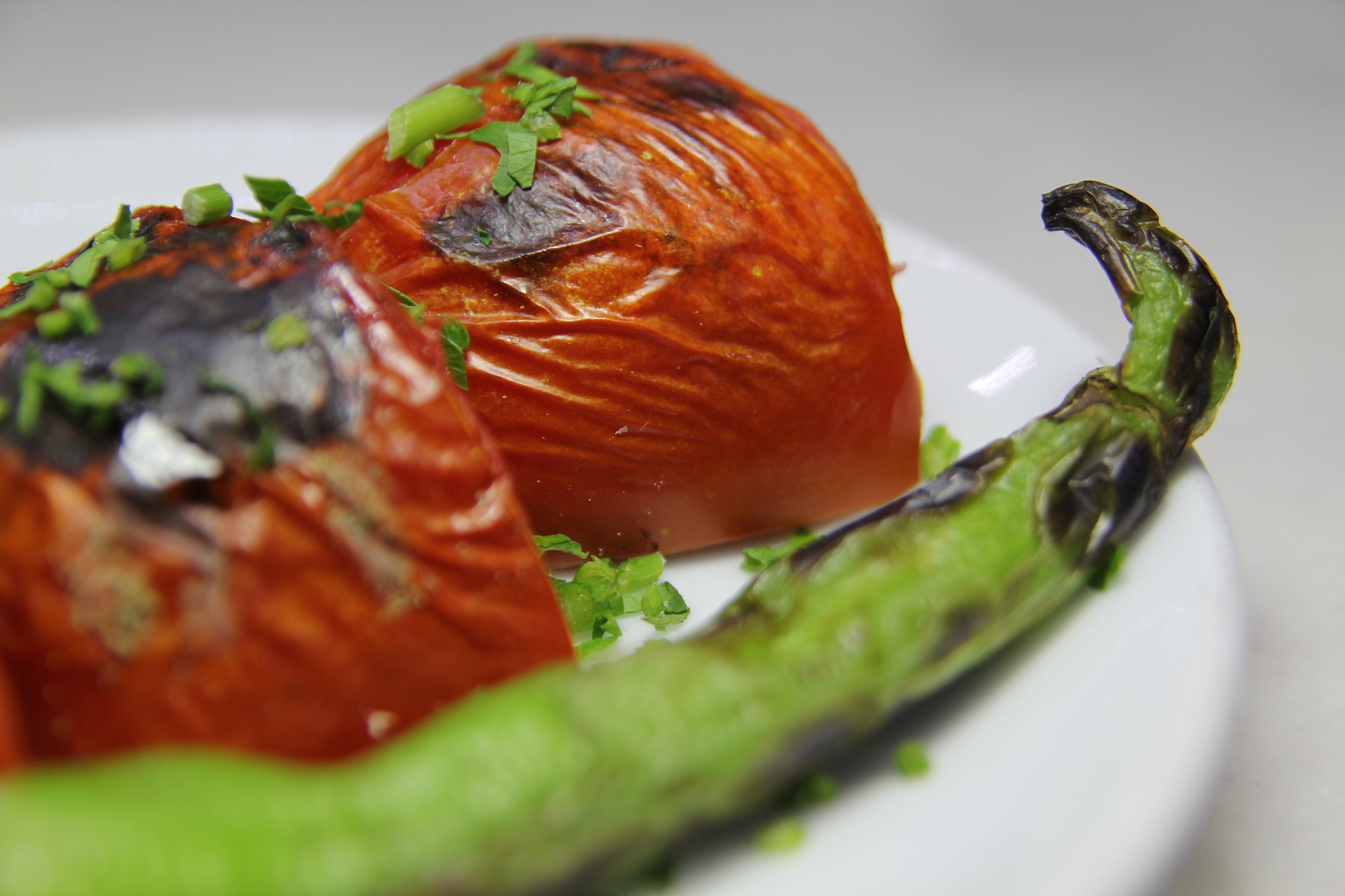 turkish kebab fried meat and tomatoes