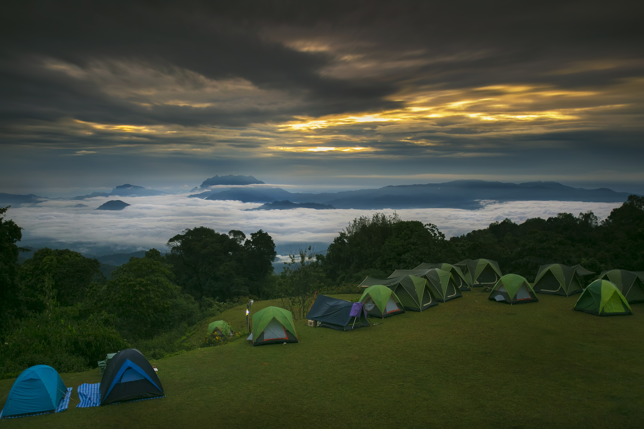 湖北黄石市内周哪里比较适合露营需要有水和大片草坪人少