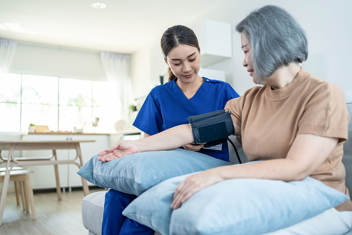 贵阳中专卫校男护理毕业工资待遇：现状与展望