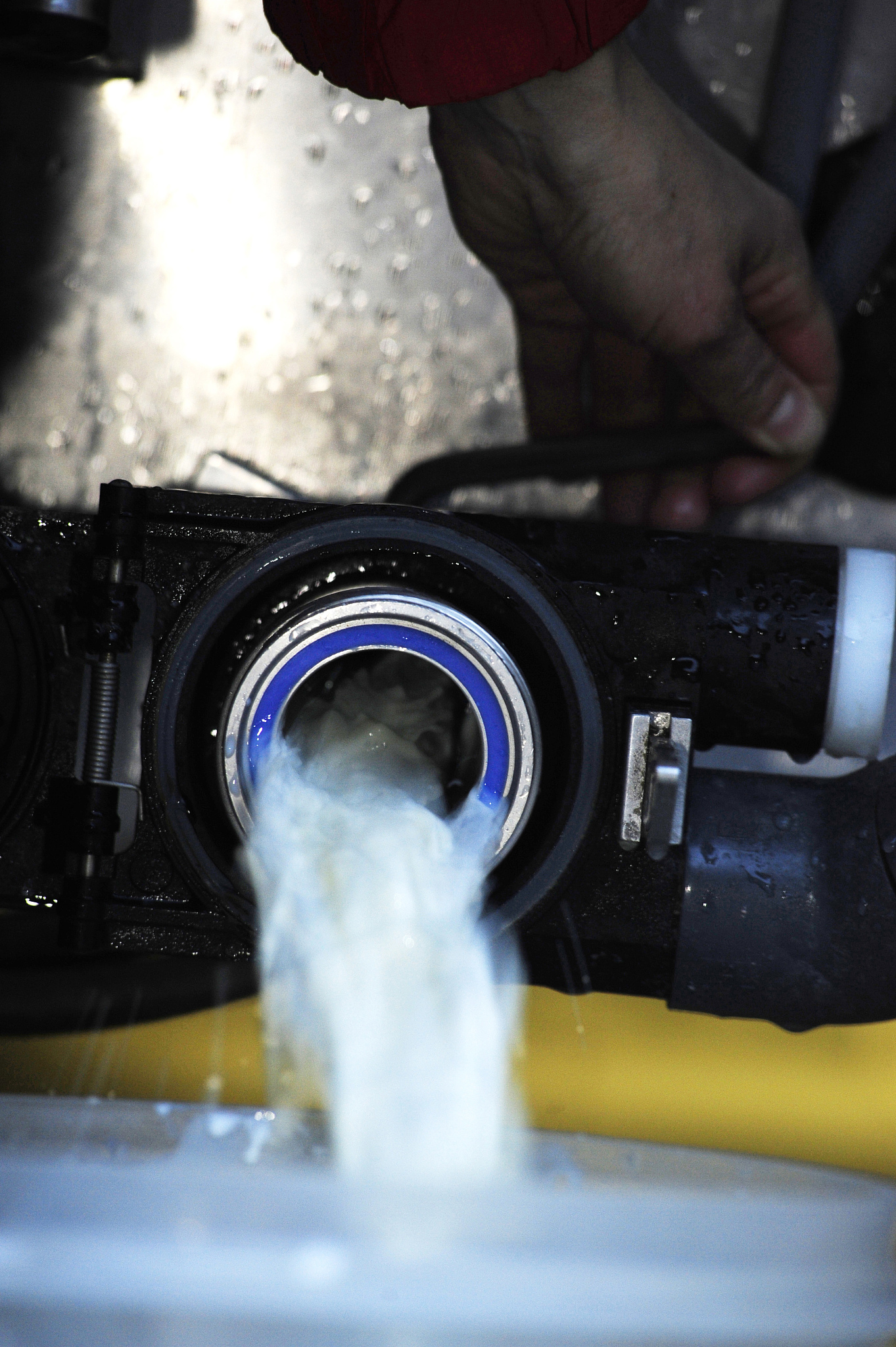 阐述乳品产业链特征