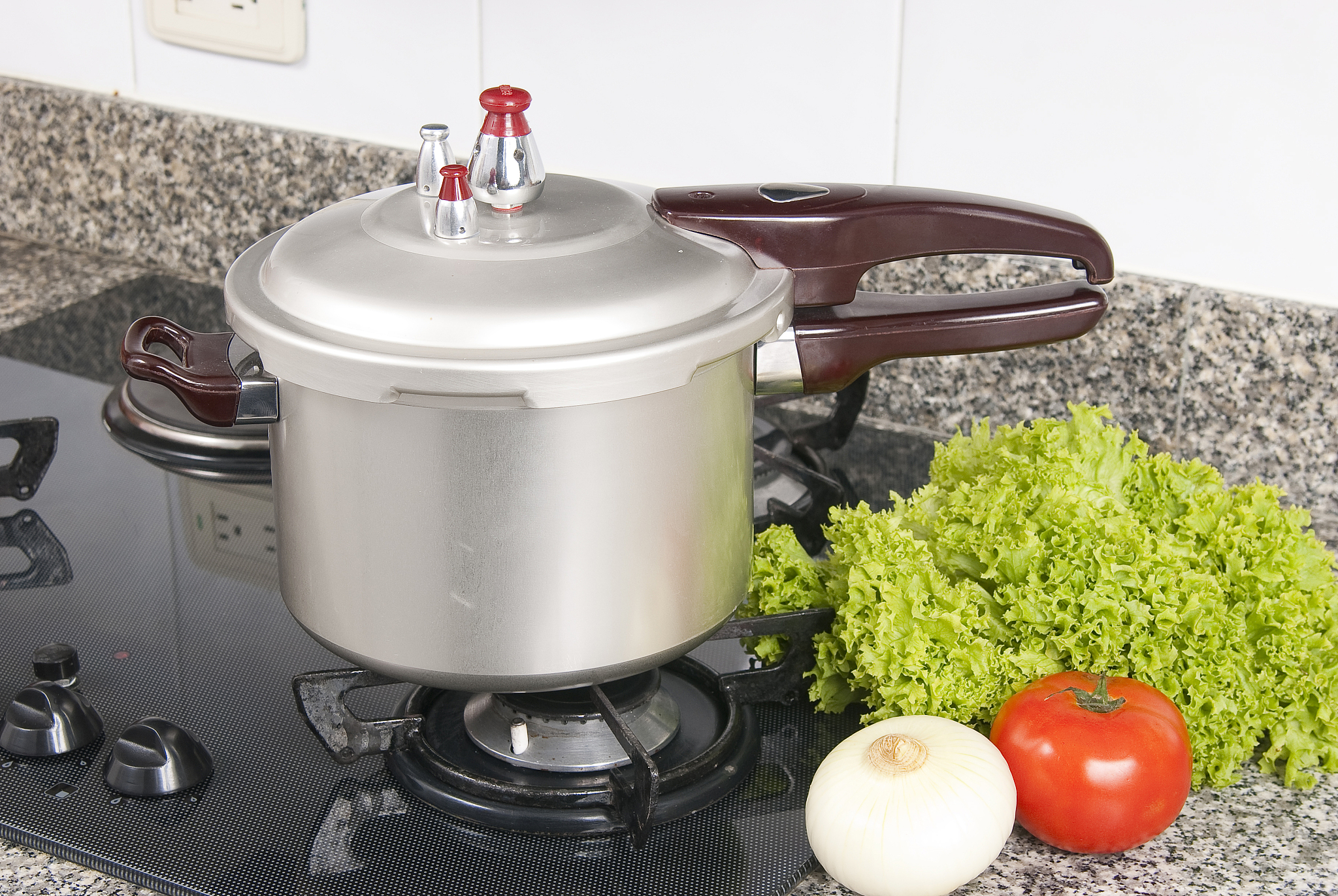 高压锅叫声刺耳还继续用吗，