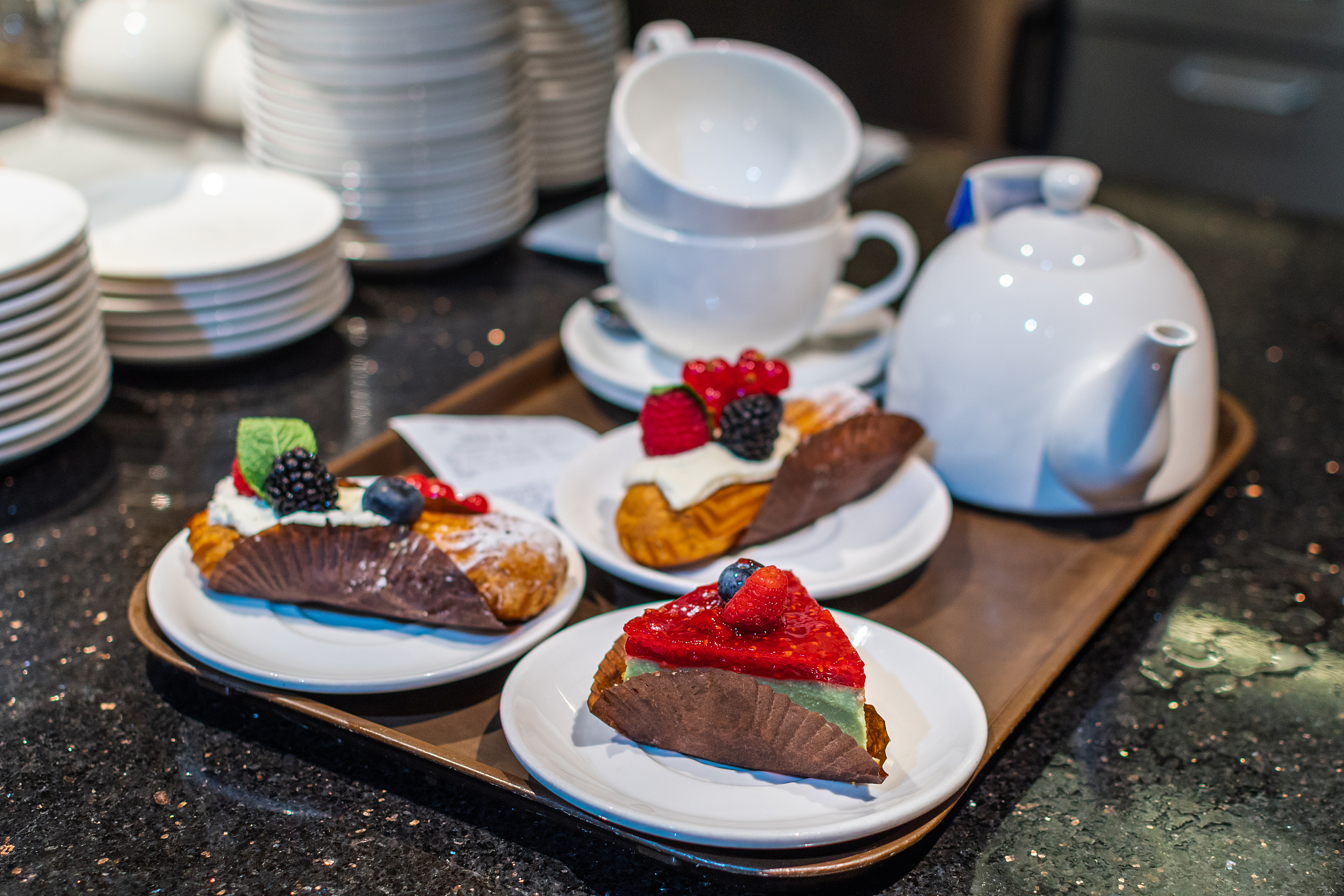 以 法国文化的浪漫之魂：艺术、美食与时尚的传统为题写一篇1200字文章