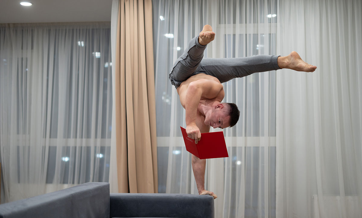 我的自画像：一个内向贪玩少年的成长记