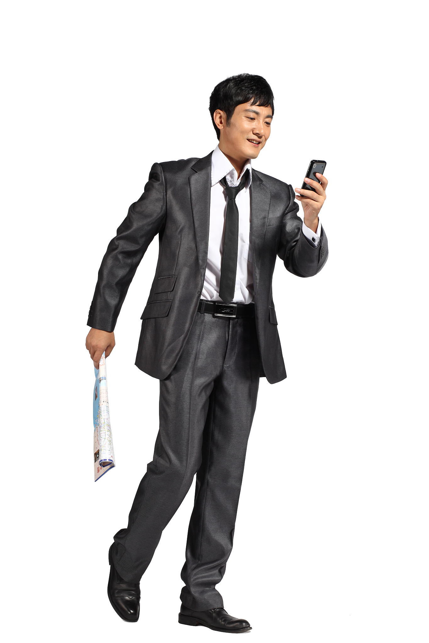 手拿相机与地图的男人
