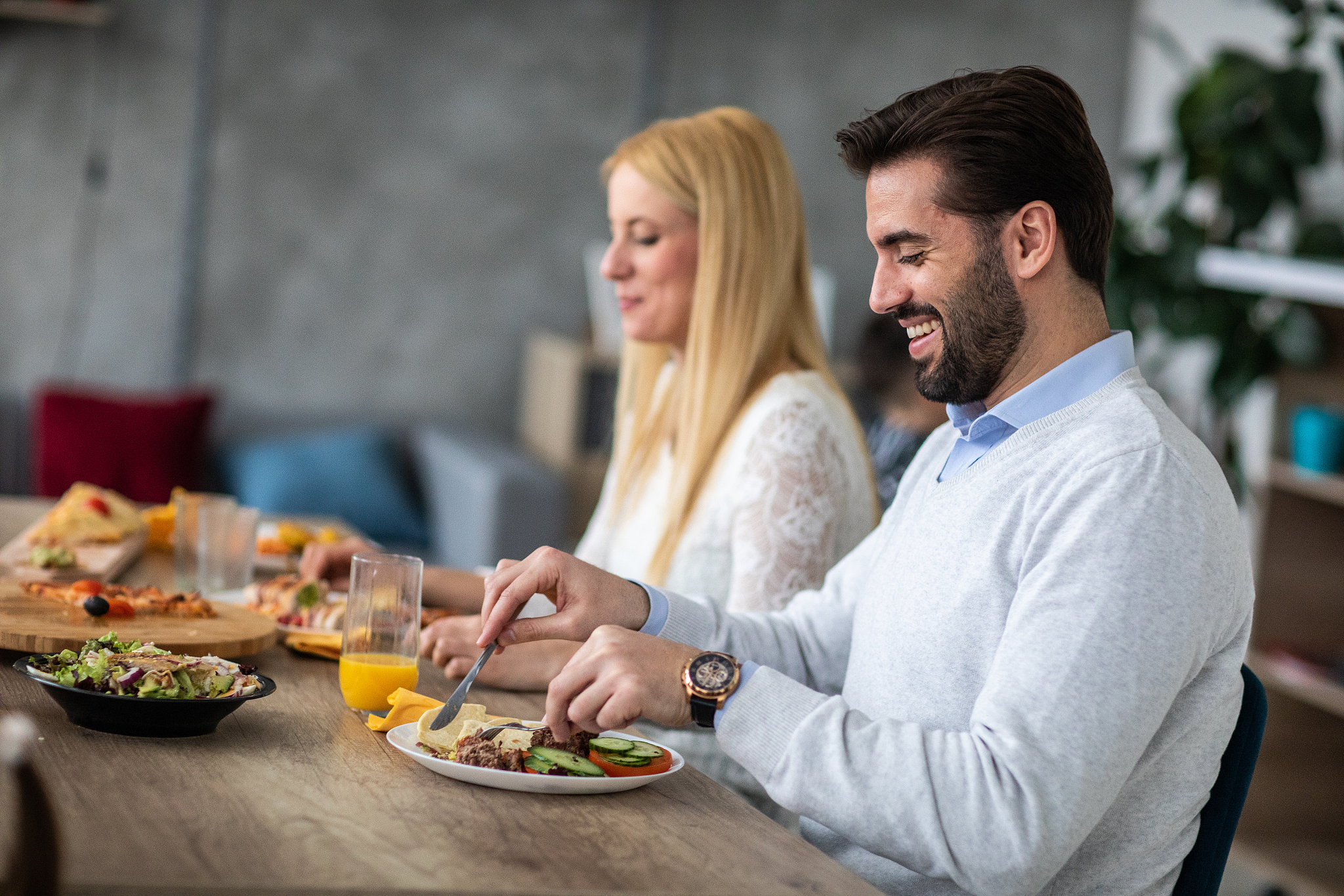 married couple enjoying lunch together
