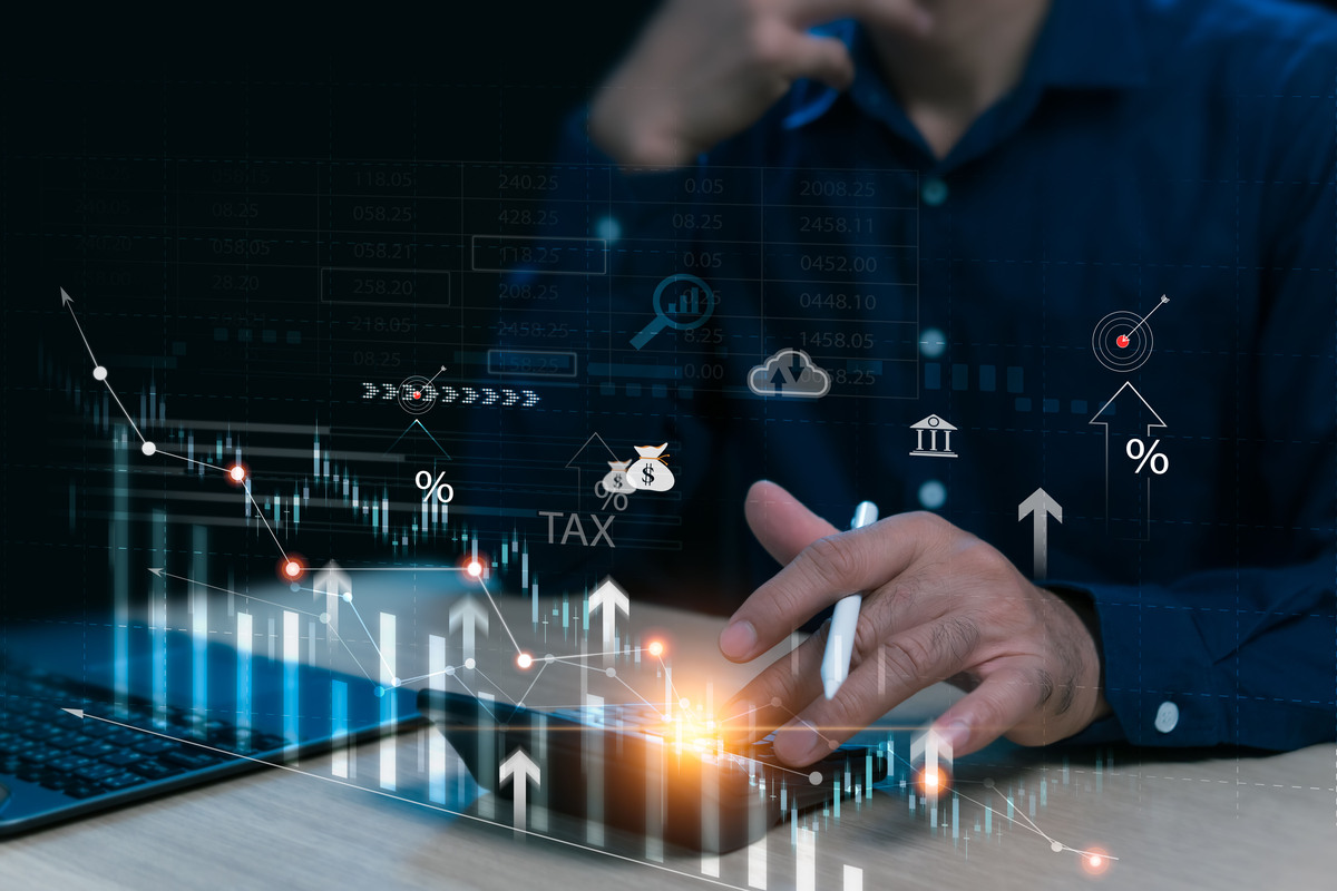 东方财富金融科技优势：数据分析、自动化交易、个性化服务等