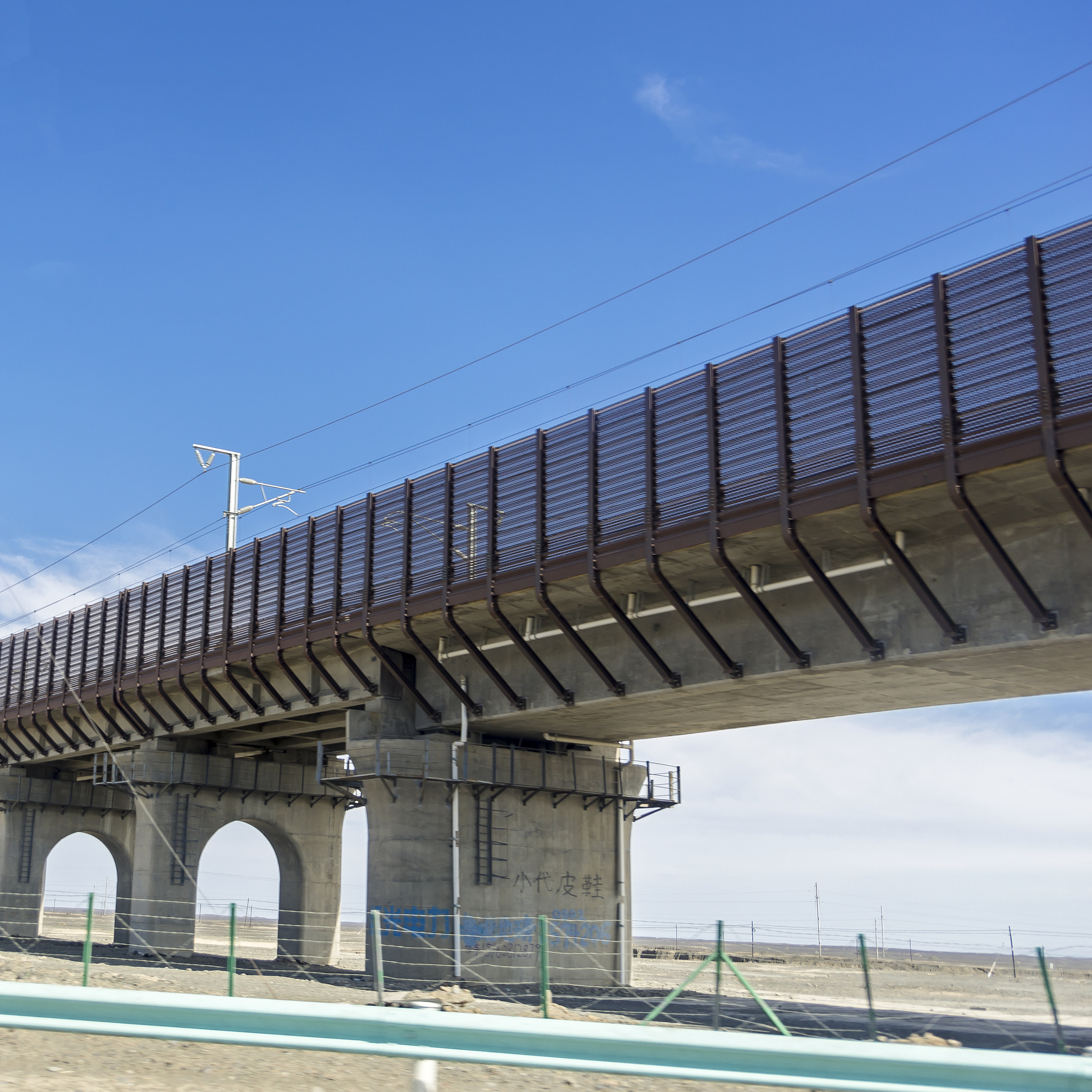 高速公路河道钢便桥：解决交通瓶颈的临时性方案