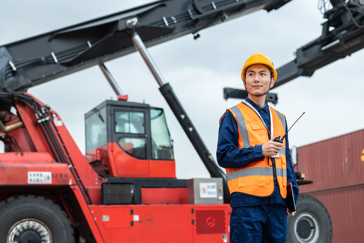 土建中起重工、吊车司机、施工队长、机修工都是干嘛的