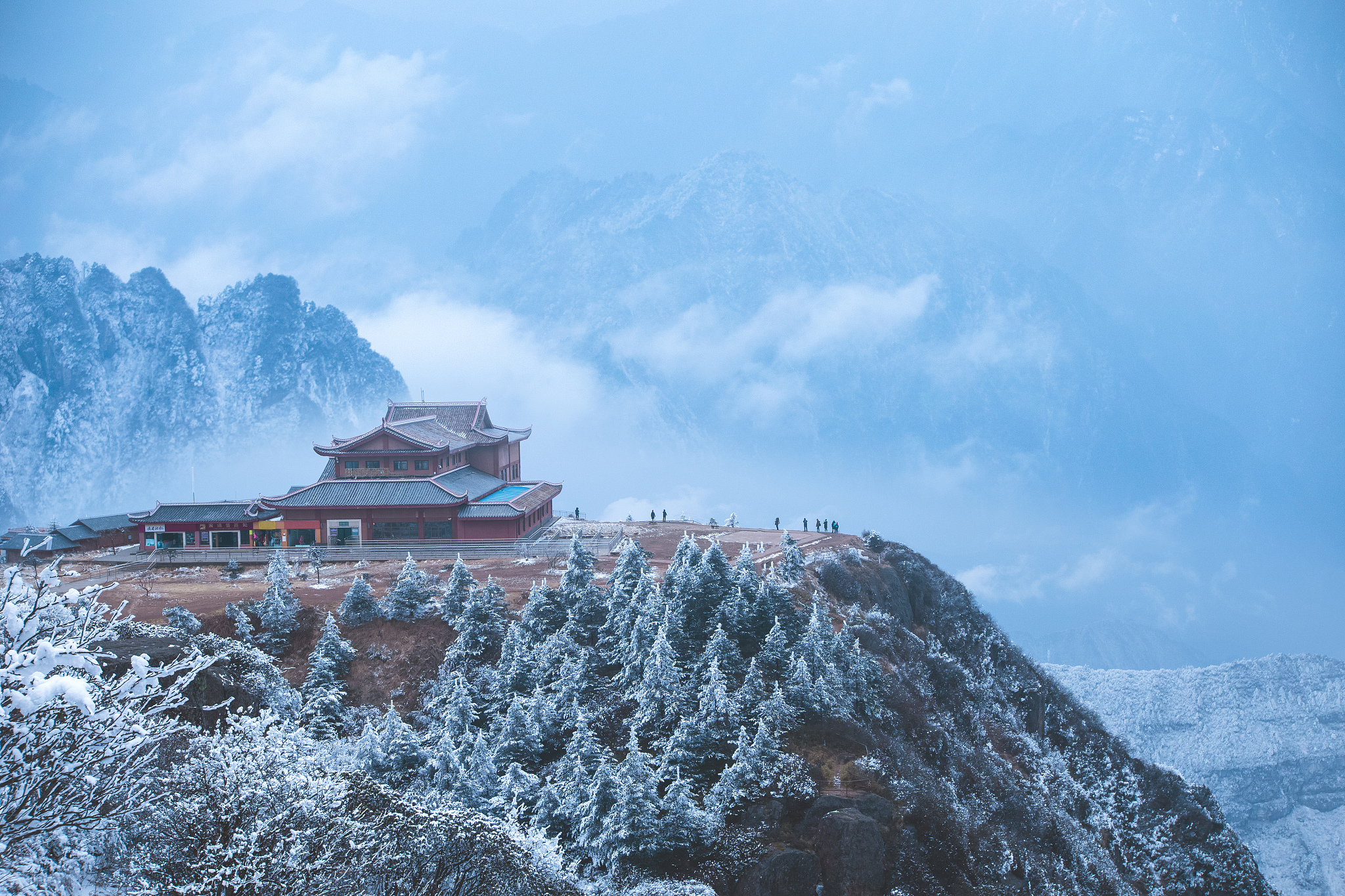 峨眉山游记：探寻自然奇观，领略佛教文化