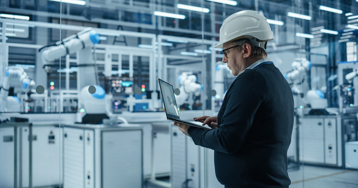 工业智能化对人力资本的影响：技能升级、工作模式革新与跨界合作