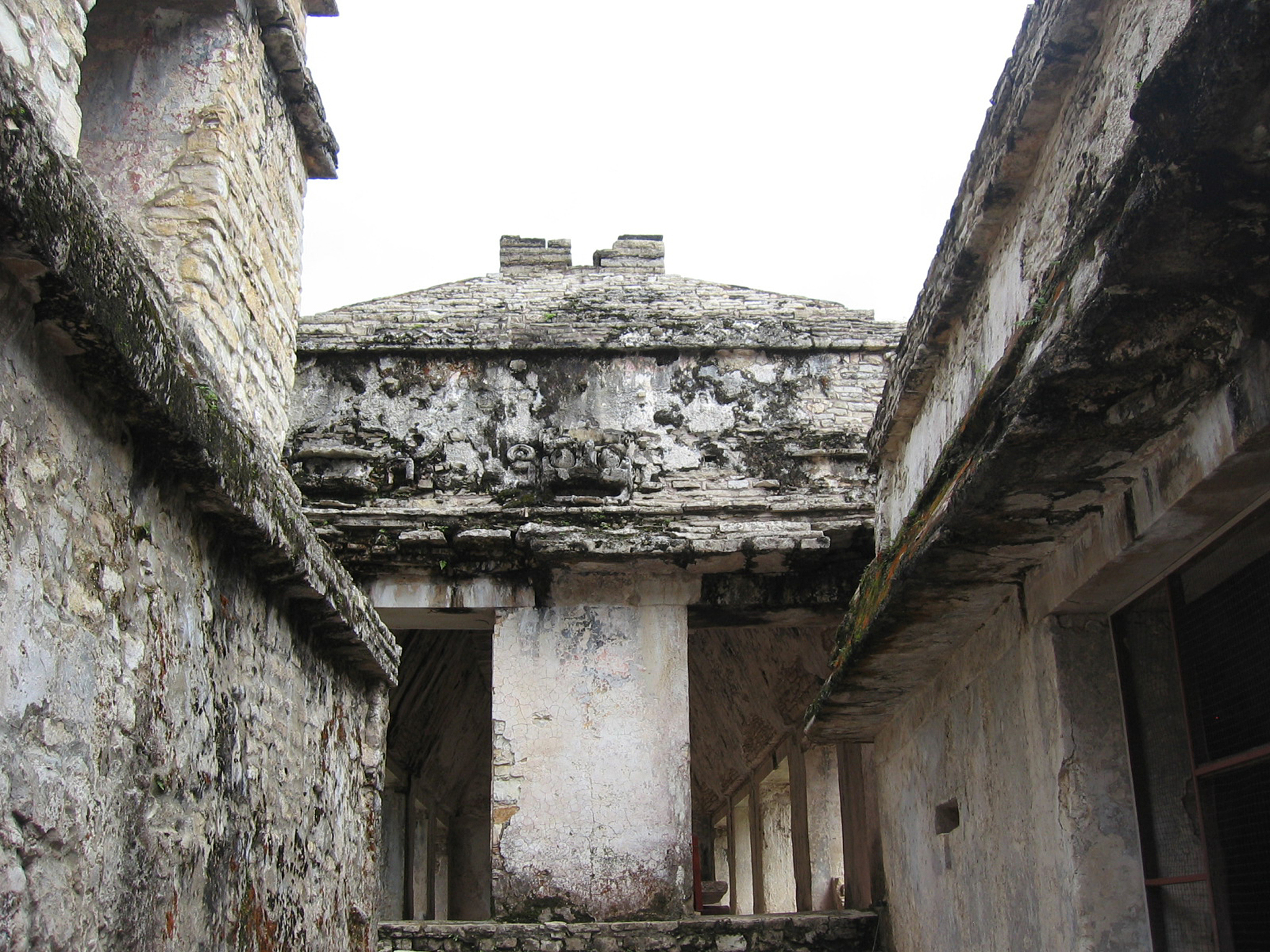 me explique com 10 tópicos com bastante detalhes do por que dá crusificacao de Jesus Cristo