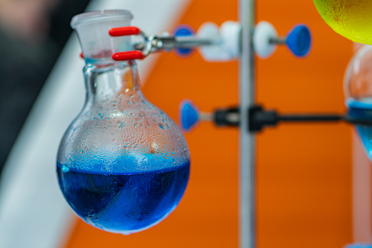 氯化铵（NH4Cl）用途：化学、医药、农业、工业应用 - 详细解析