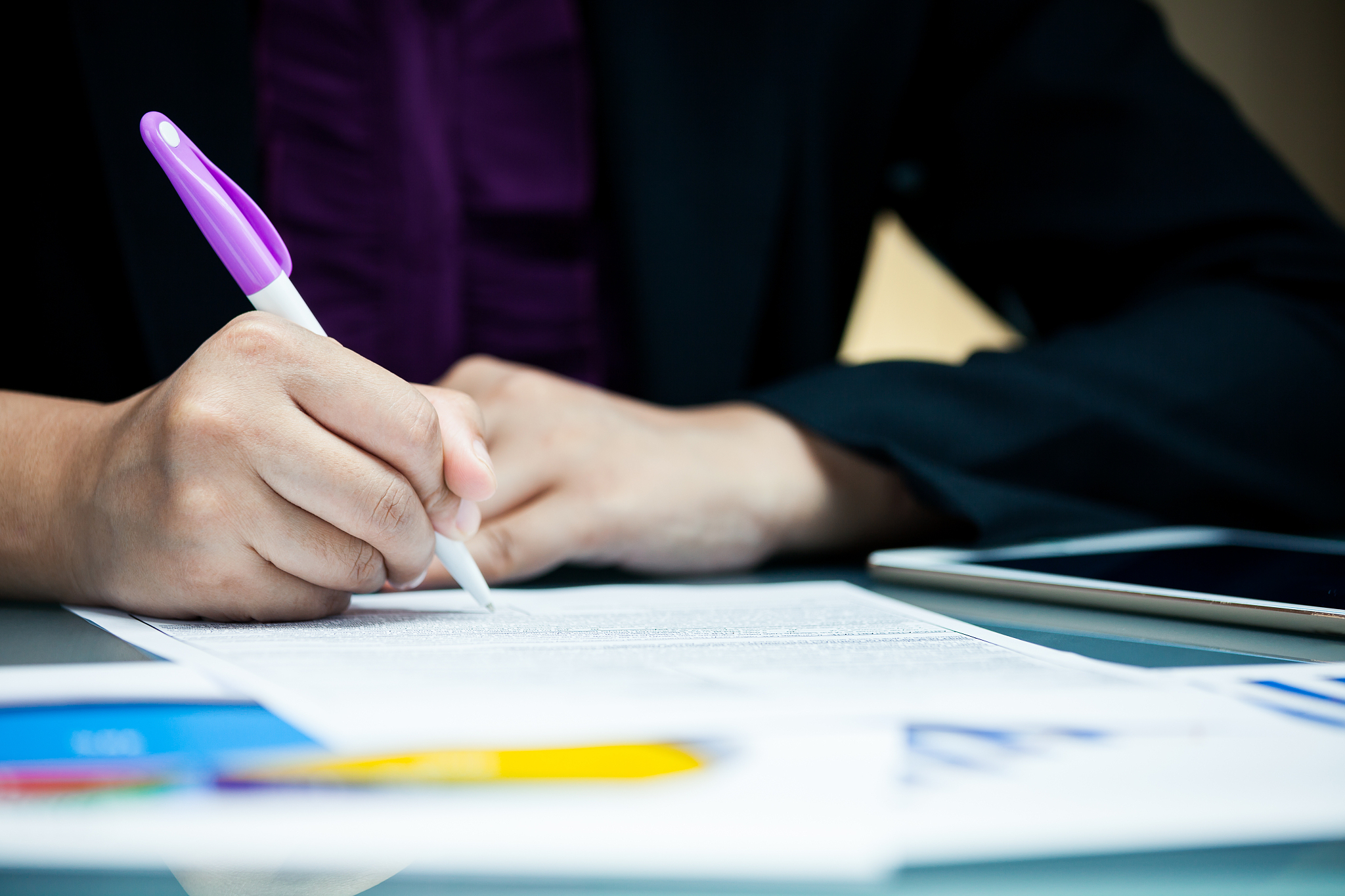 是要制定一个资信评价体系即根据资信的要求确定建筑公司符合资信标准并符合资信要求。2是要制定完善的合同管理办法对承包人支付方式返还方式返还期限违约责任等作出明晰增强职工的法制观念。3、是要建立一套应收帐款管理体系明晰责任主体和责任人4、是要建立一套科学的奖励和惩罚体系将其纳入到企业经营管理体系中并将其纳入到企业经营管理体系中并将其纳入到企业绩效管理体系中对企业的绩效进行评估对企业的绩效进行评估。5要