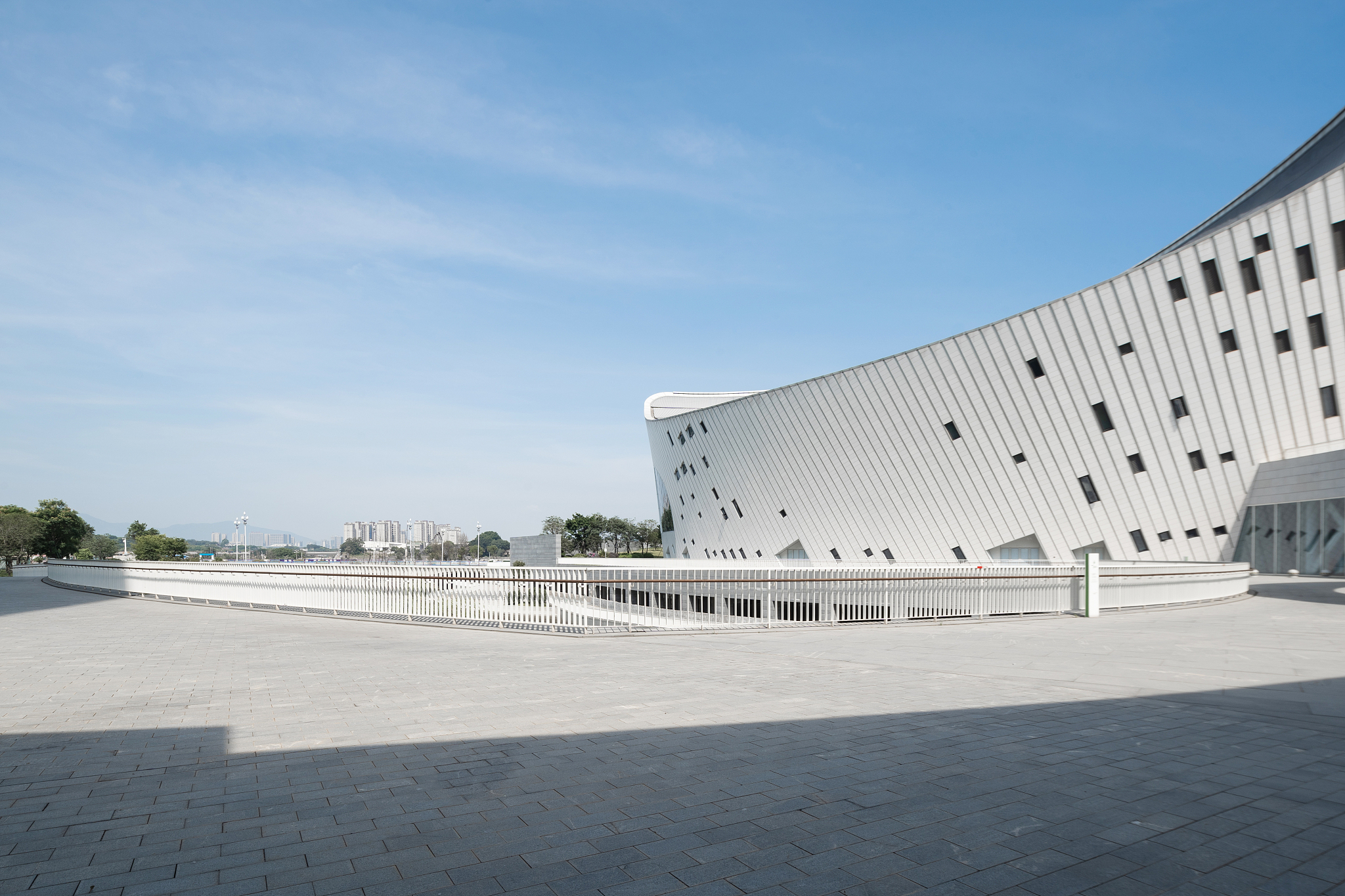 青岛市文化设施建设现状分析：不足与发展方向