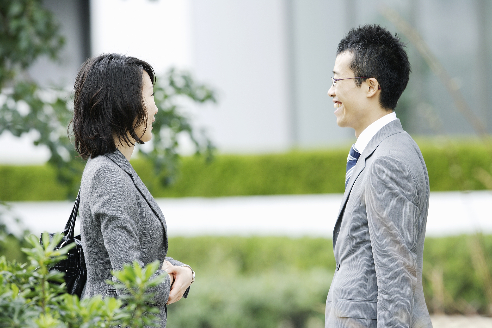 男朋友，我和妈妈掉水里，你会先救谁？