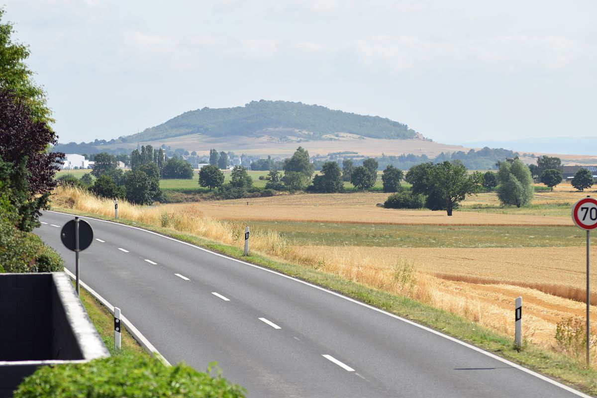 2023年乡镇干部乡村振兴调研报告 - 问题、挑战与建议