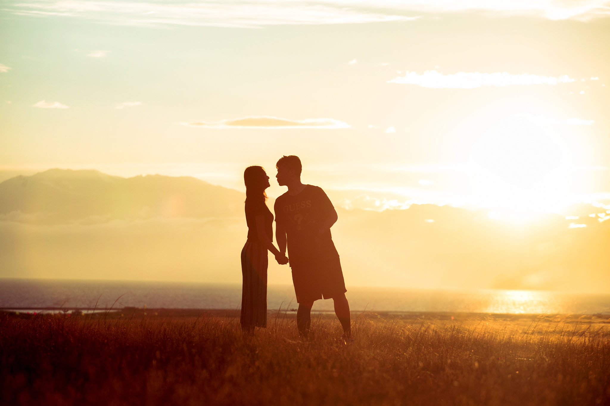 愿岁月可回首且以深情共白头以上句子帮我修改整齐一些