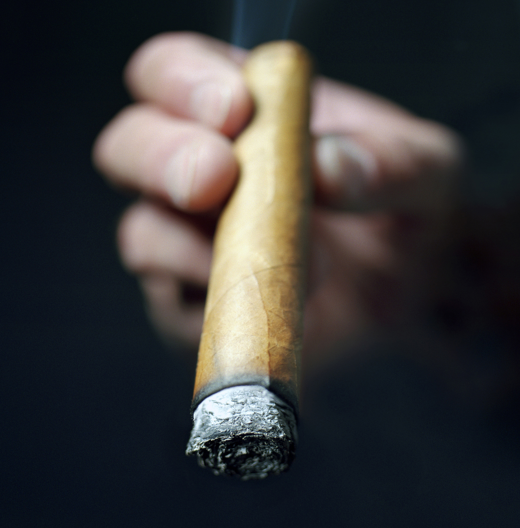 雪茄入门指南：如何正确抽雪茄