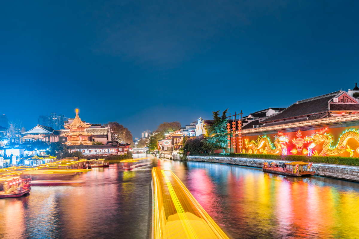 南京秦淮河夜游,美食与历史的邂逅