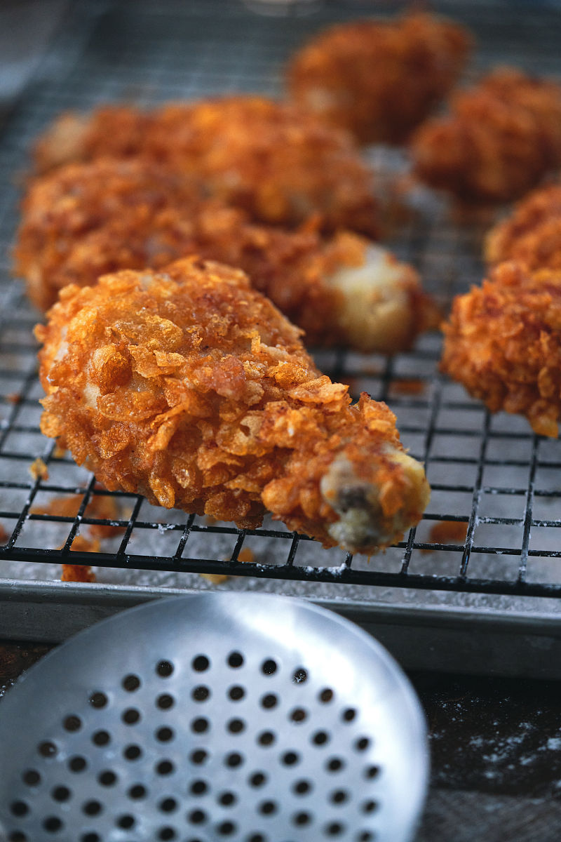孩子吵着要吃炸鸡腿？在家轻松做！外酥里嫩，比外卖还香！