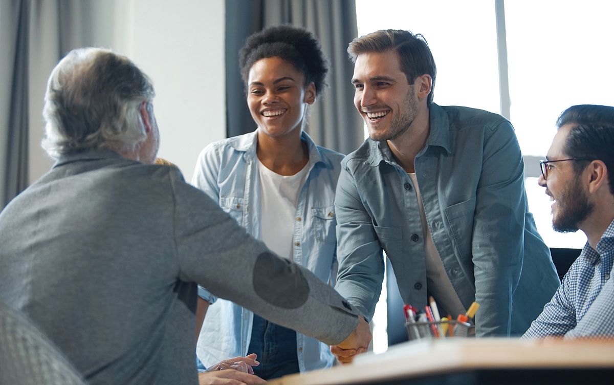 翻译成英文：维护团队接口人