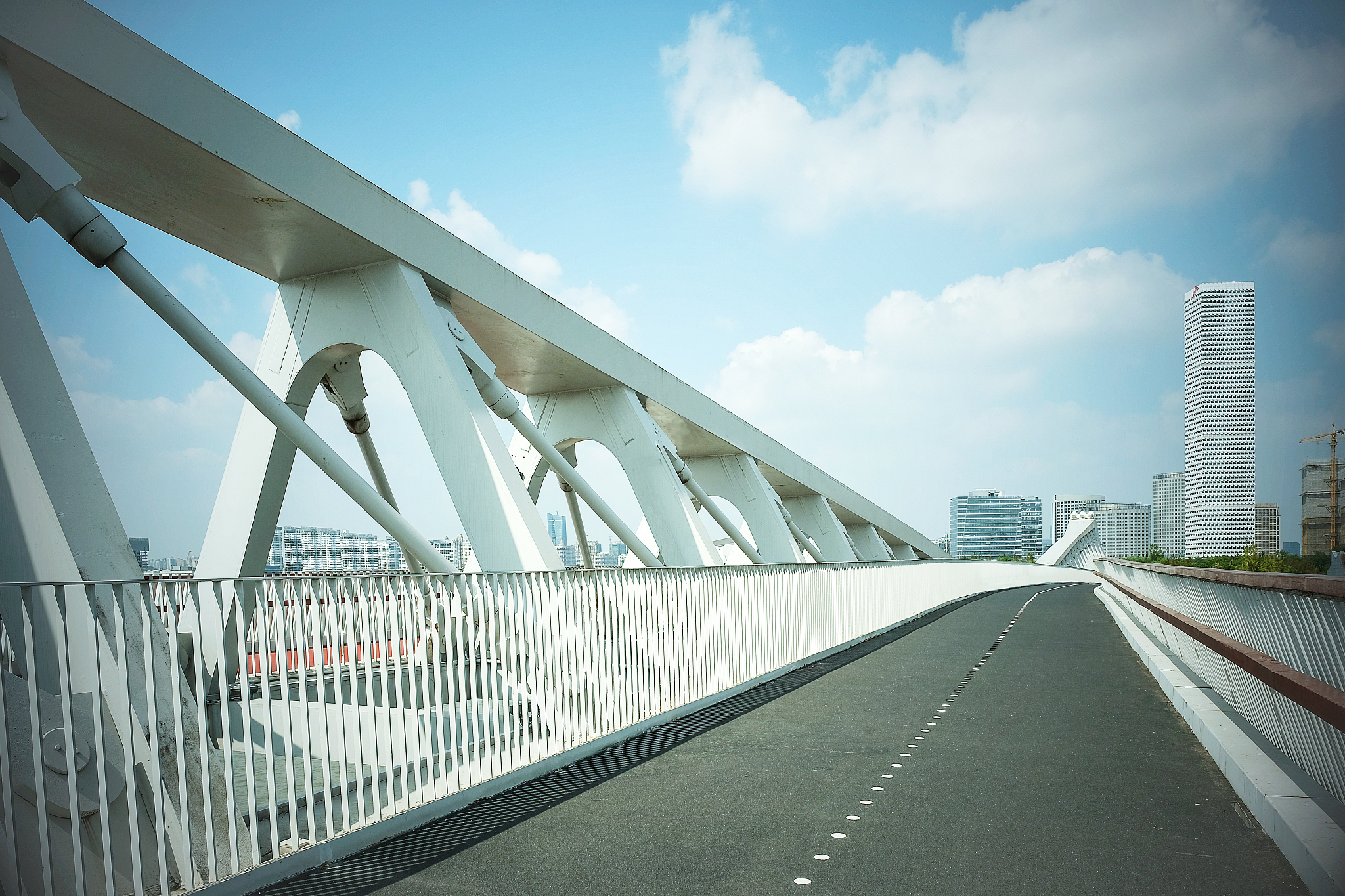 道路桥梁与渡河工程专业前景广阔，未来发展趋势分析