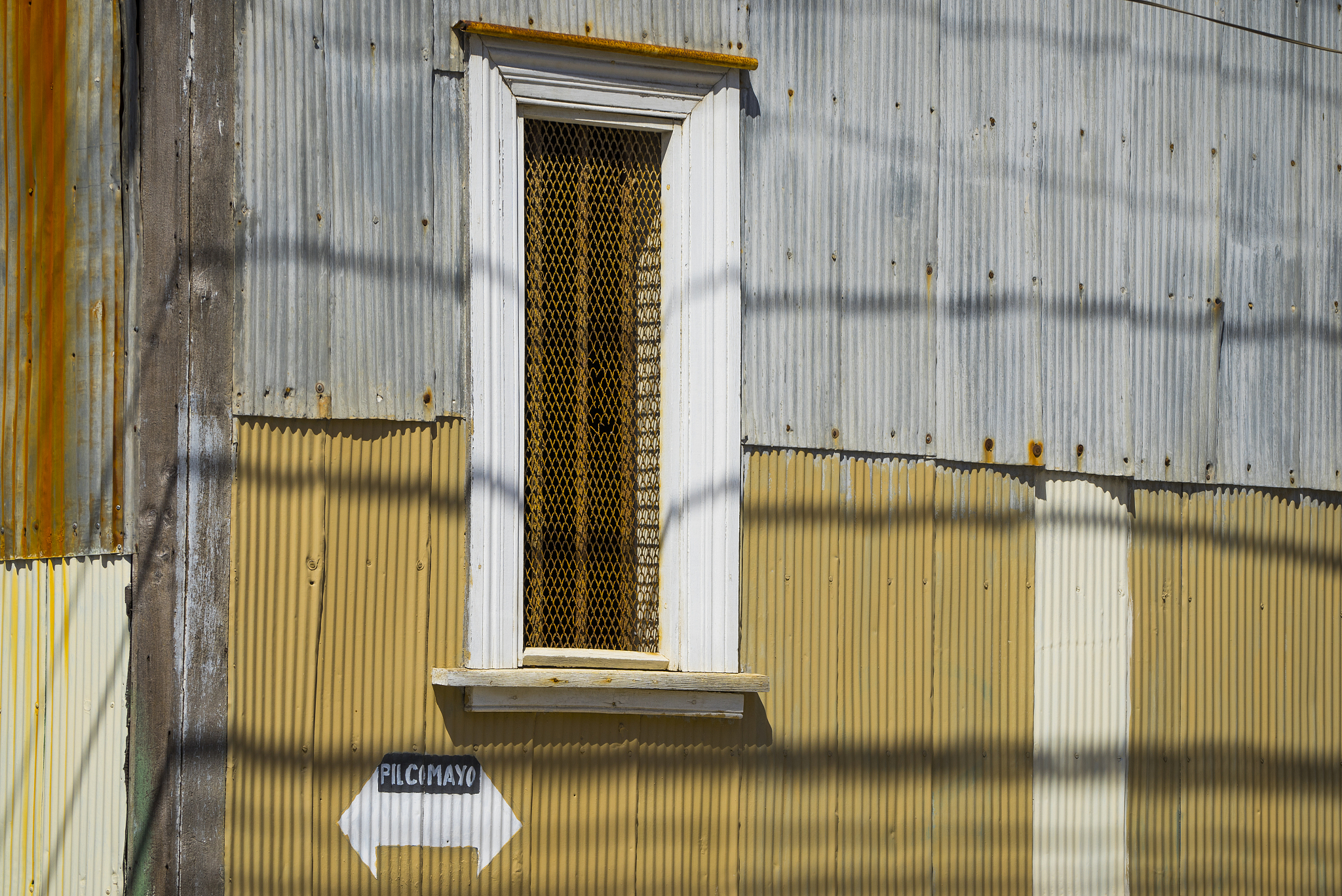 wi<strong>n</strong>dow and building detail, cerro concepci贸n