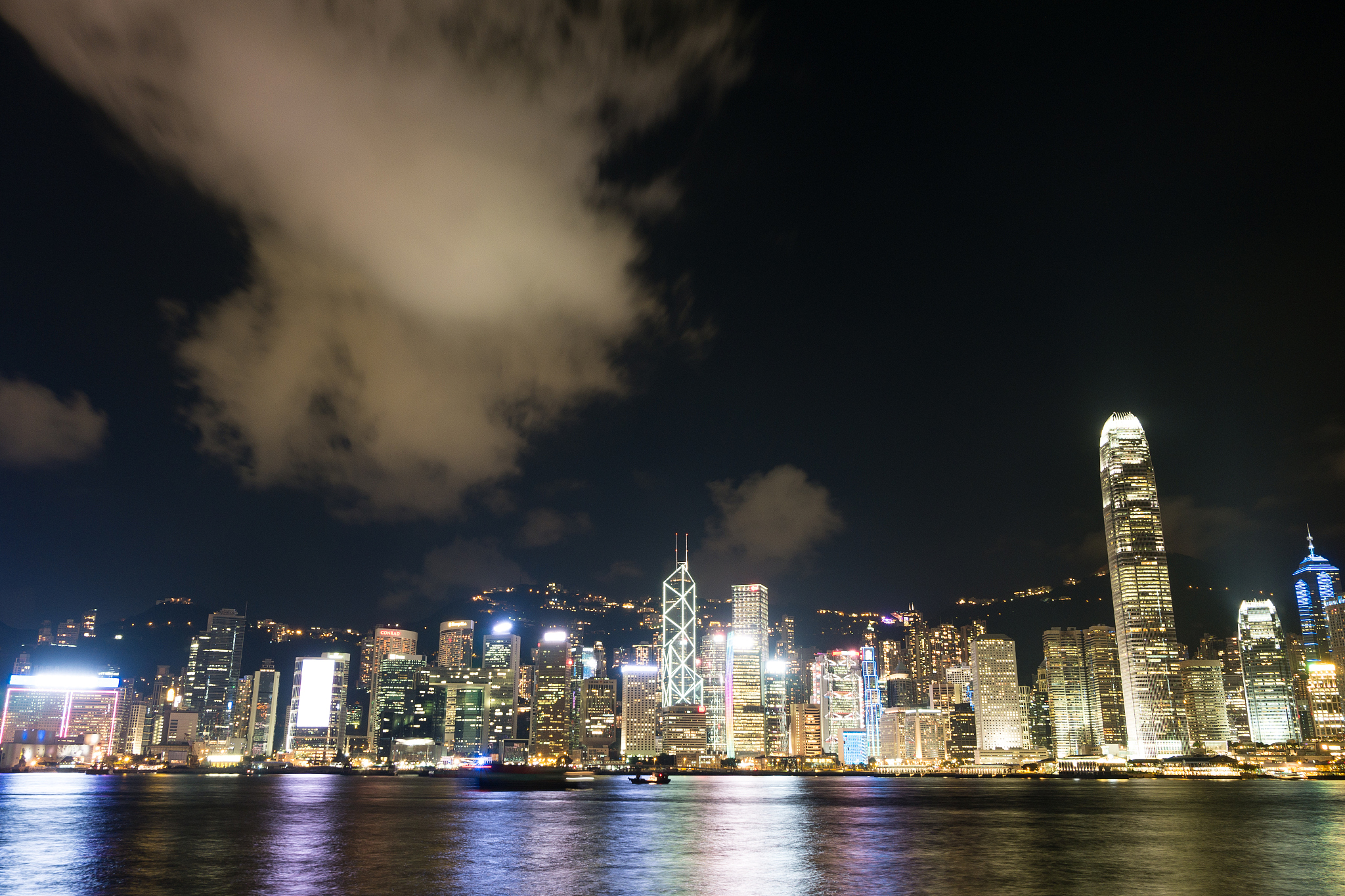 victoria harbor in hong kong at night