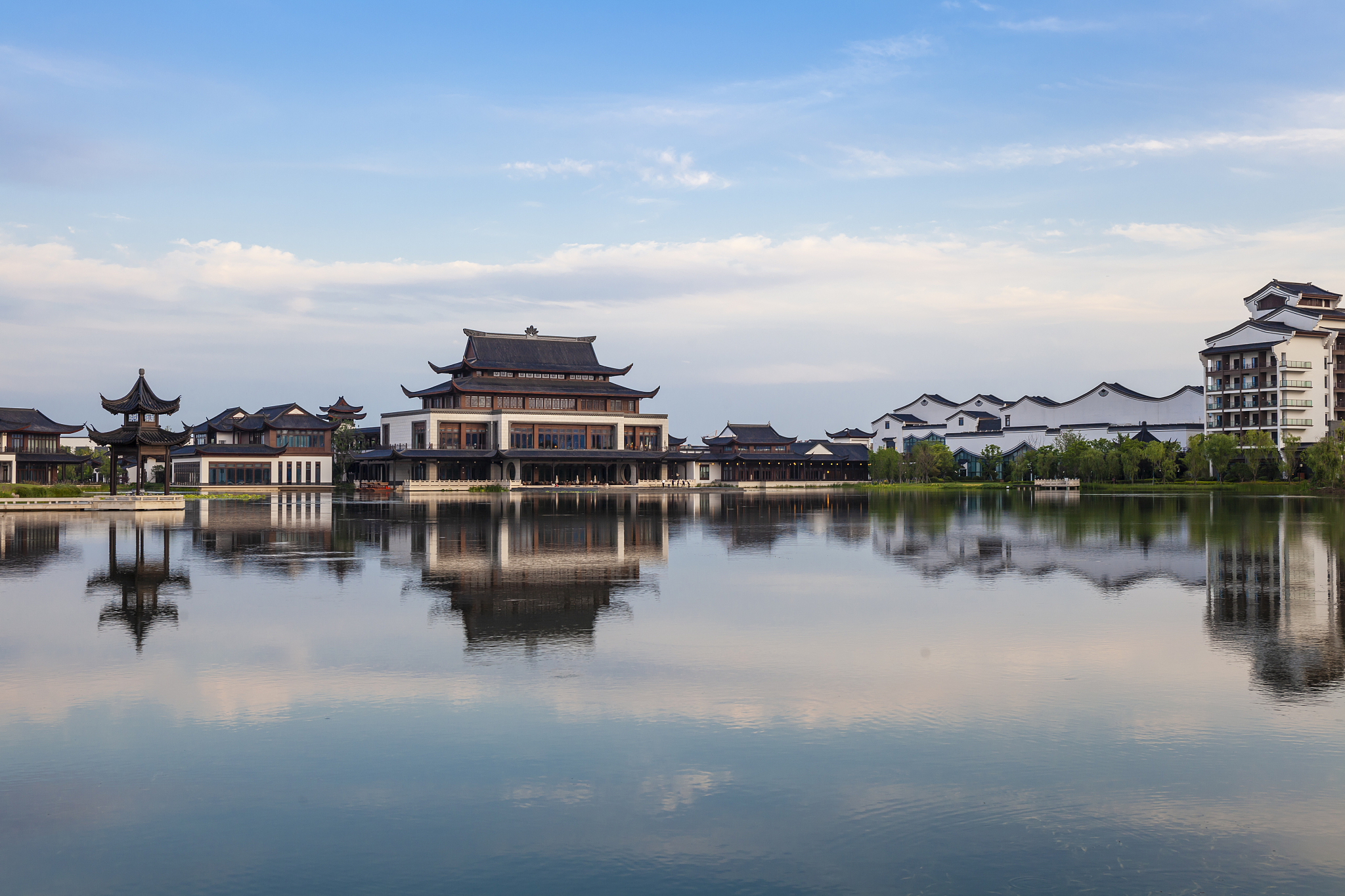 太湖与古镇美景