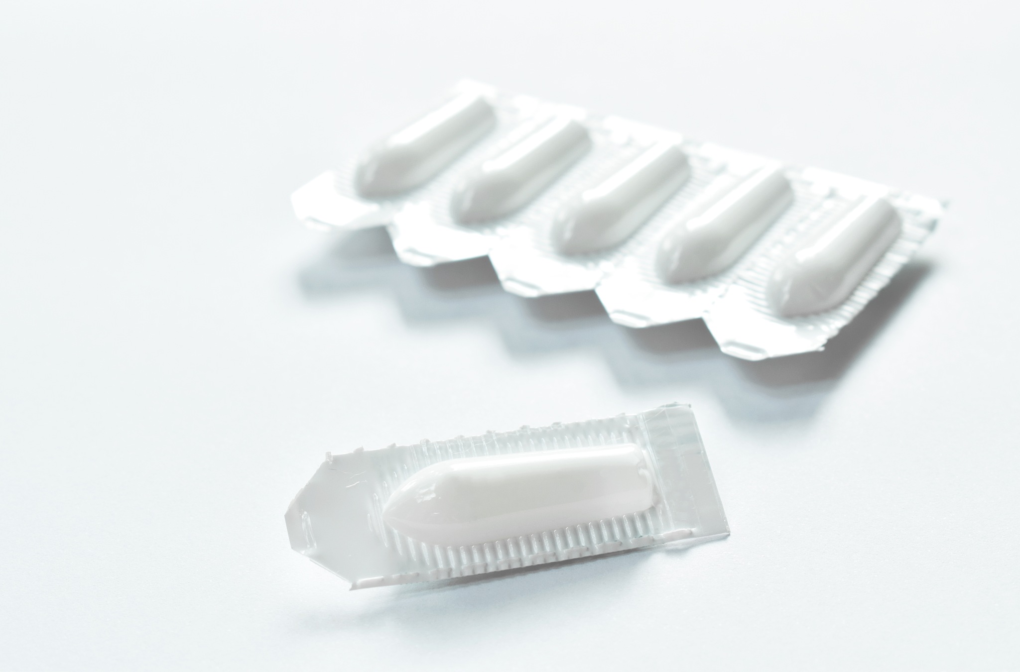 corticosteroid cream for hemorrhoid therapy used by insert in bo