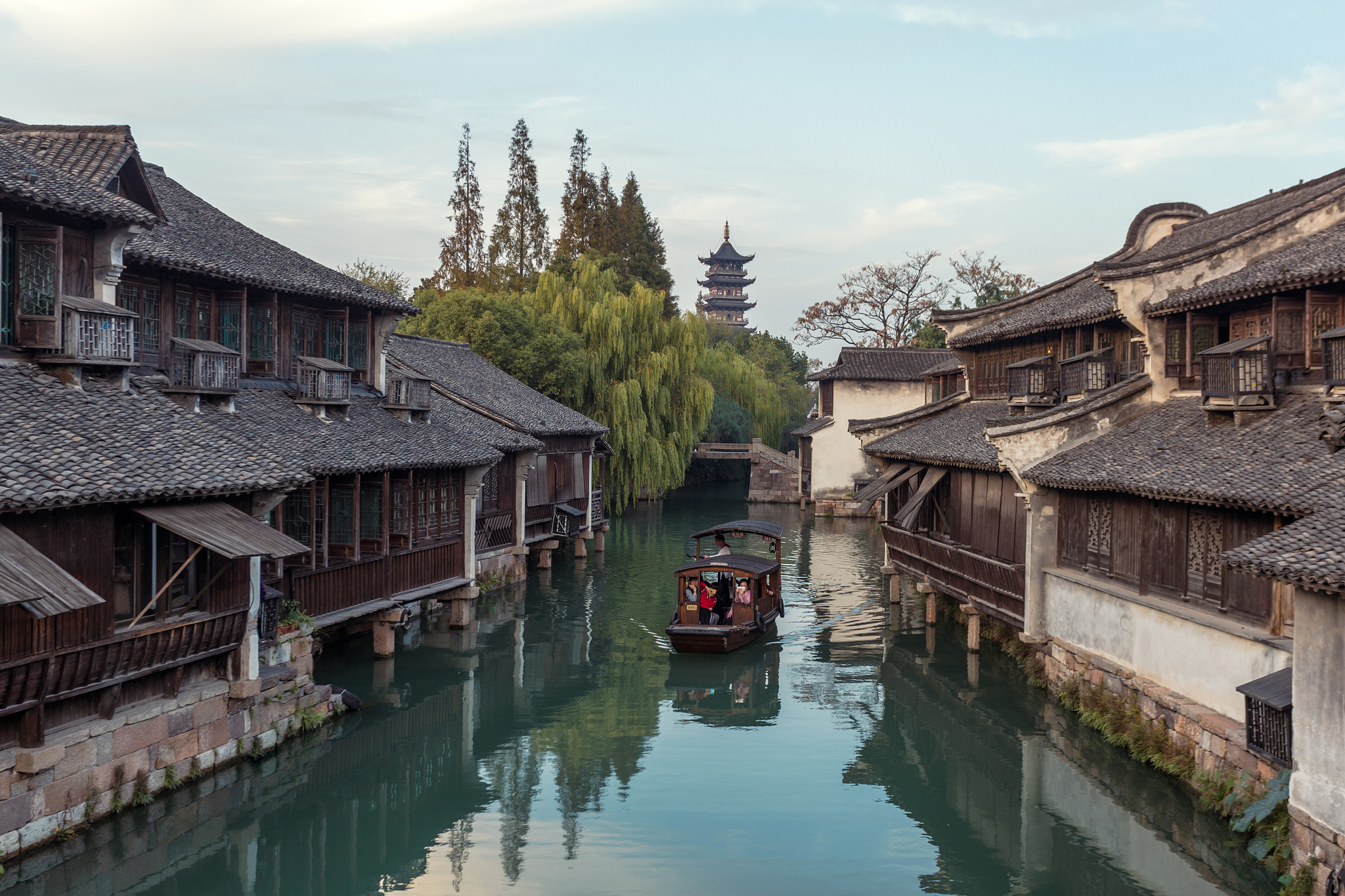 乌镇旅游成功秘诀: 古韵新风如何完美融合？