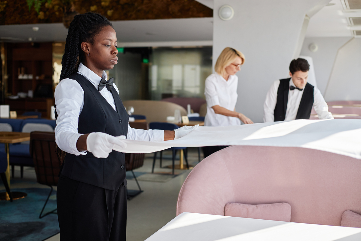 酒店餐饮服务员工作内容有哪些